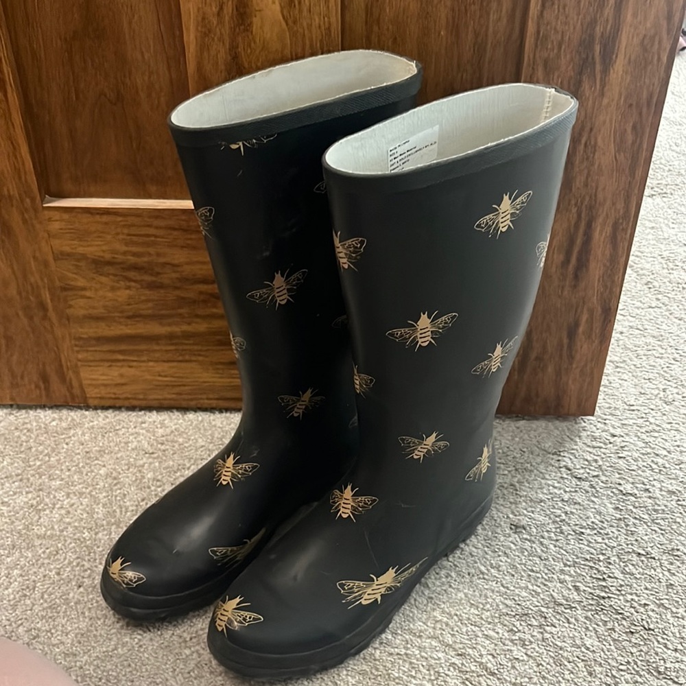 BEE rain boots